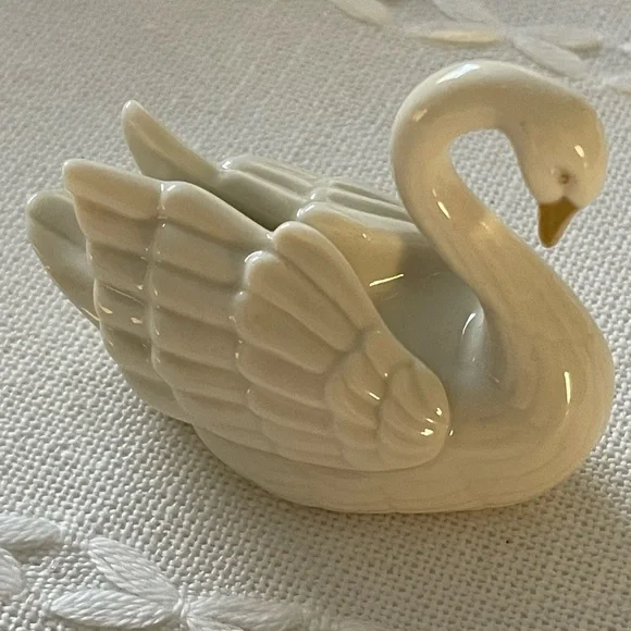 Lenox Cream and Gold Swan Ceramic Figurine - Picture 5 of 7